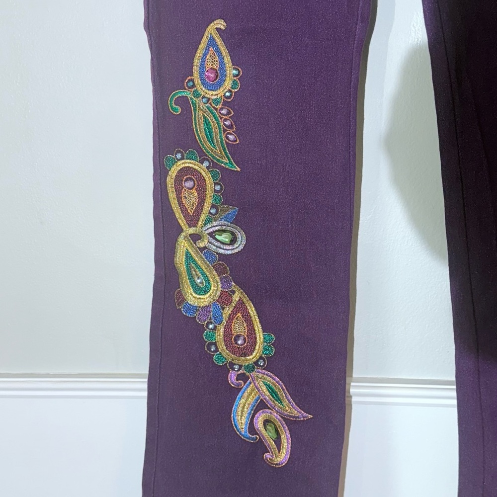 DG2 by Diane Gilman Embroidered Rhinestone Straight Purple Jeans size 10 - Picture 2 of 11